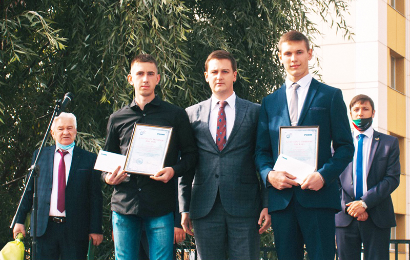 Татарстанские машиностроители поздравили учащихся с Днем Знаний!
