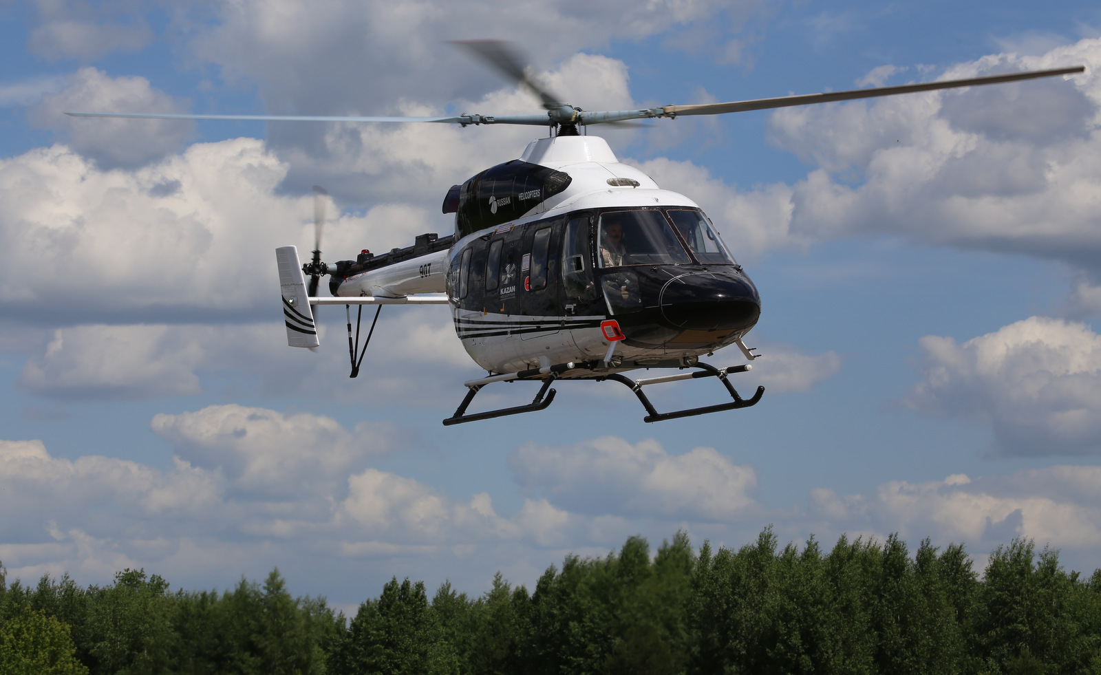 Казанский вертолетный завод провел презентацию вертолета «Ансат»