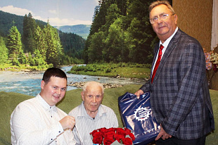POZIS поздравил ветерана предприятия с 95-летним юбилеем!