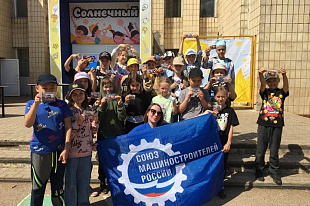 Работники Завода двигателей ПАО "КАМАЗ" провели день в компании детей