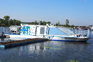 Спуск на воду прогулочно-экскурсионного судна, работающего на водородном топливе