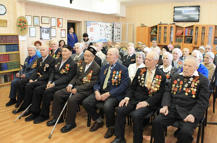 Татарстанские машиностроители вручили первые юбилейные медали ветеранам войны и труженикам тыла