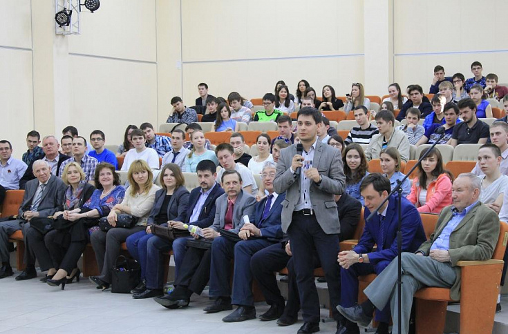 Радик Хасанов провел встречу со студентами КНИТУ-КАИ