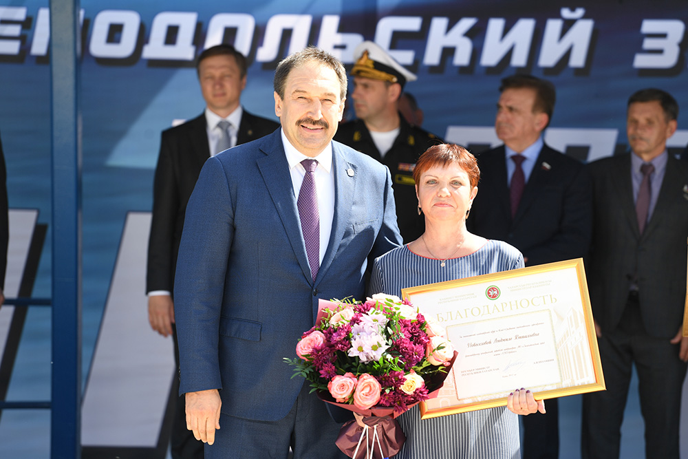 Торжественная церемония спуска на воду малого ракетного корабля проекта 21631 "Ингушетия"