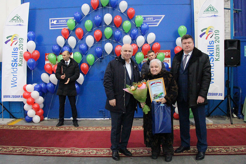 Лучший по профессии машиниста кранов мостового типа – стропальщика