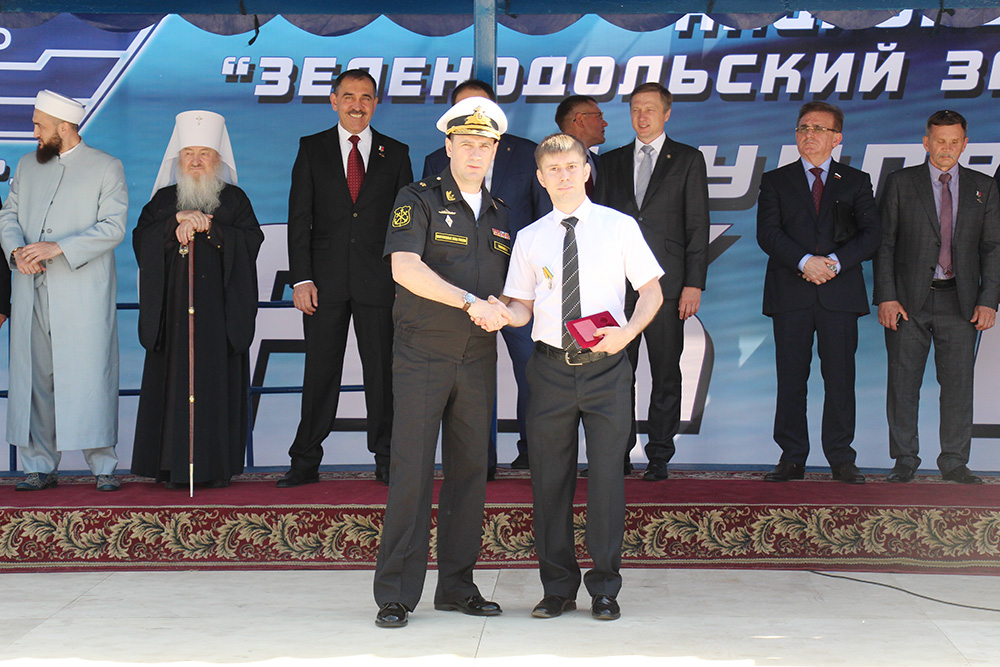 Торжественная церемония спуска на воду малого ракетного корабля проекта 21631 "Ингушетия"