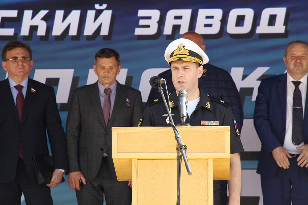 Торжественная церемония спуска на воду малого ракетного корабля проекта 21631 "Ингушетия"