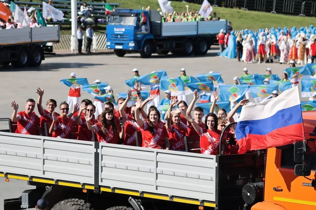 Молодёжь Завода двигателей ПАО «КАМАЗ» приняла участие в открытии Дня города Молодёжь Завода двигателей ПАО «КАМАЗ» приняла участие в открытии Дня города