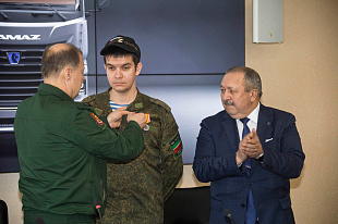 Камазовцу вручили Орден мужества!